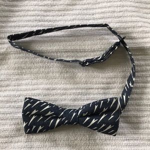 Grey/Blue Bowtie W/ White Arrows